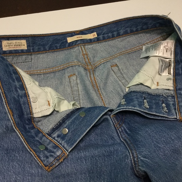 Levi's Wedgie Icon Fit Medium Distressed Jean - Picture 7 of 12